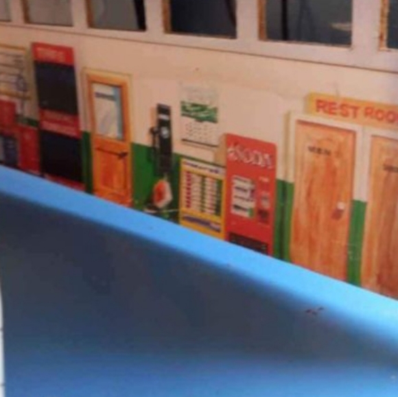 1960's Esso folding gas station toy - Picture 3 of 10